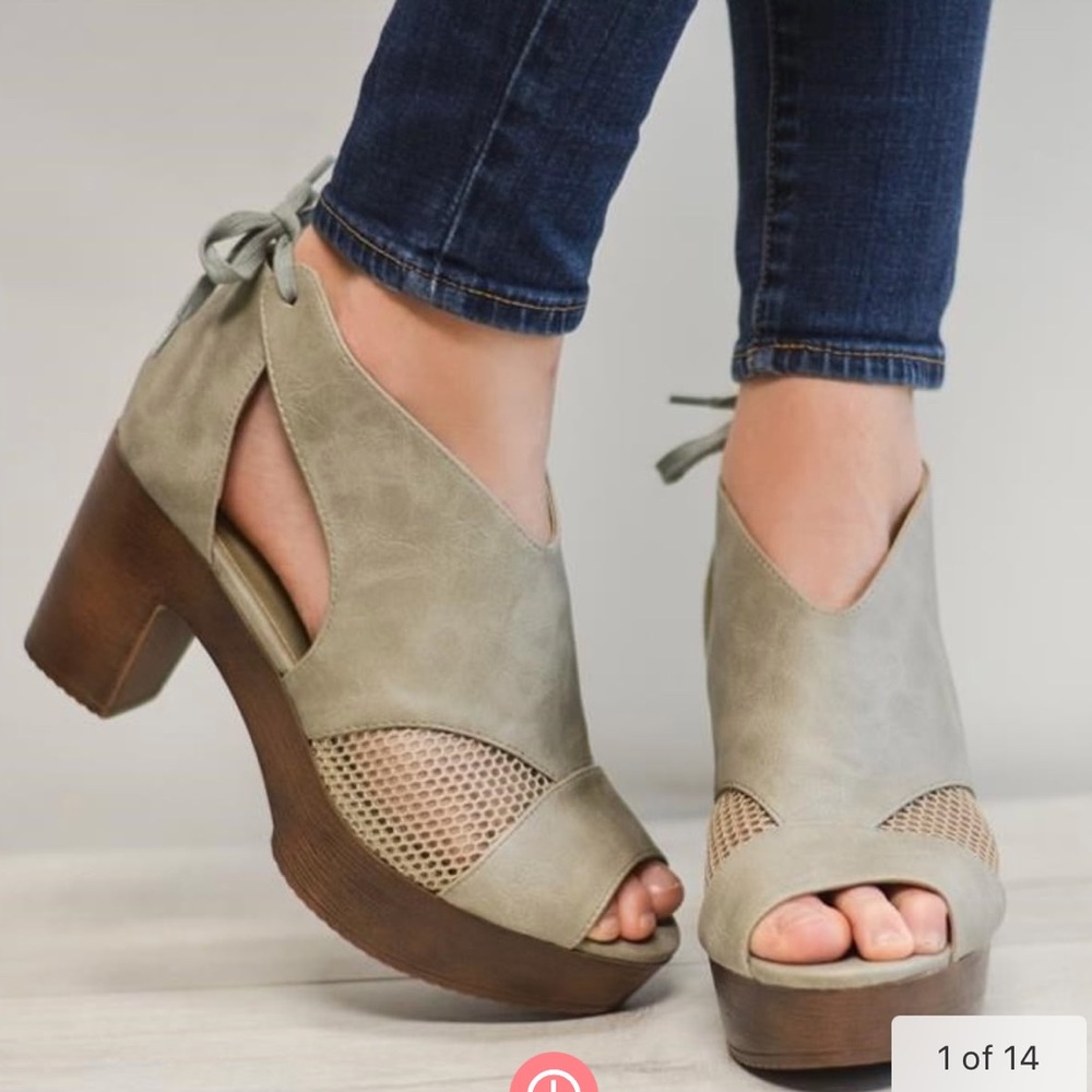 Chunky Chic Tieback Heels